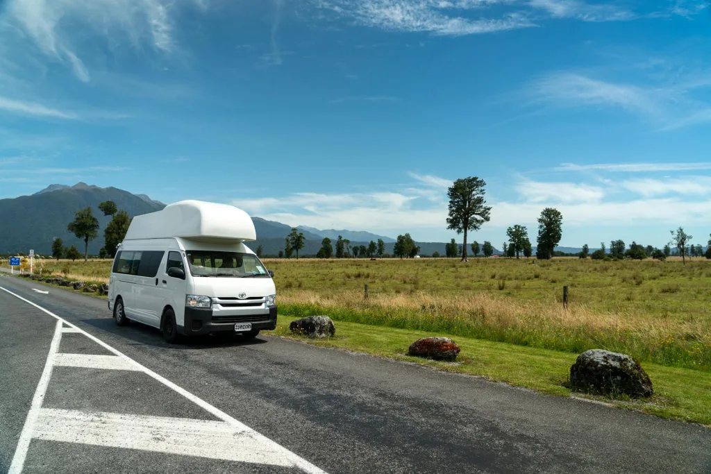 New Zealand Campervan Itinerary for 14 Days (Free Campsites &amp; Holiday Parks)