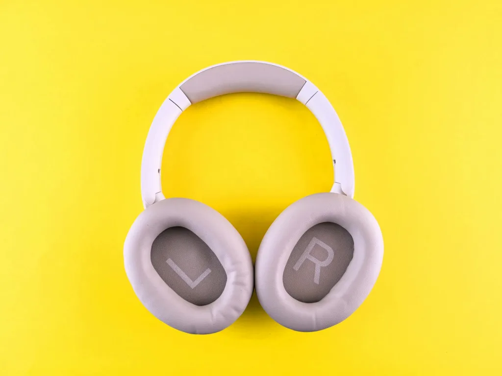 Noise-Cancelling Headphones: Immersive Audio Experience