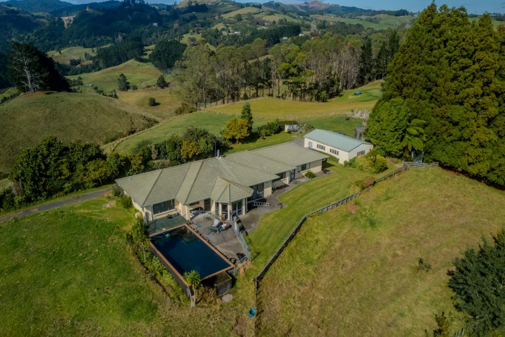 Property vs Shares: Where Should Kiwis Invest?