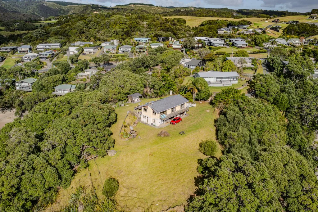 Visiting New Zealand in Summer (Dec–Feb): Crowds, Prices and Best Beach Spots